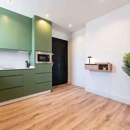 Luxury Penthouse With Sea View In Soho