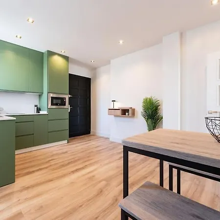 Luxury Penthouse With Sea View In Soho Apartment