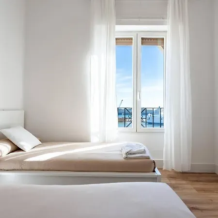 Luxury Penthouse With Sea View In Soho Apartment